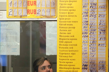 Курс гривны свалился из-за беспорядков в Киеве Курс гривны свалился из-за беспорядков в Киеве